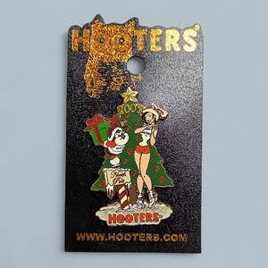 Hooters Pin 2005 Christmas Santa Girl At North Pole With Hootie The Owl